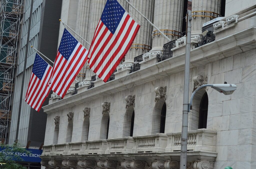 Stocks Settle Mostly Higher on Positive Earnings Results